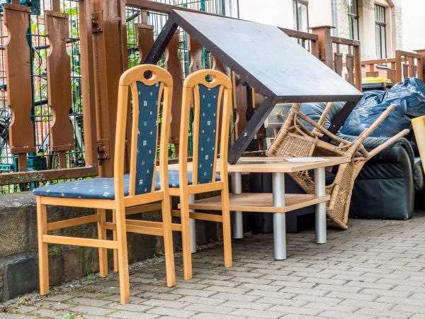 Table Disposal in Middleburg